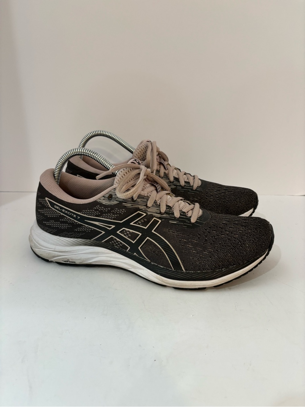 ASICS Women's gel Excite 7 size 11